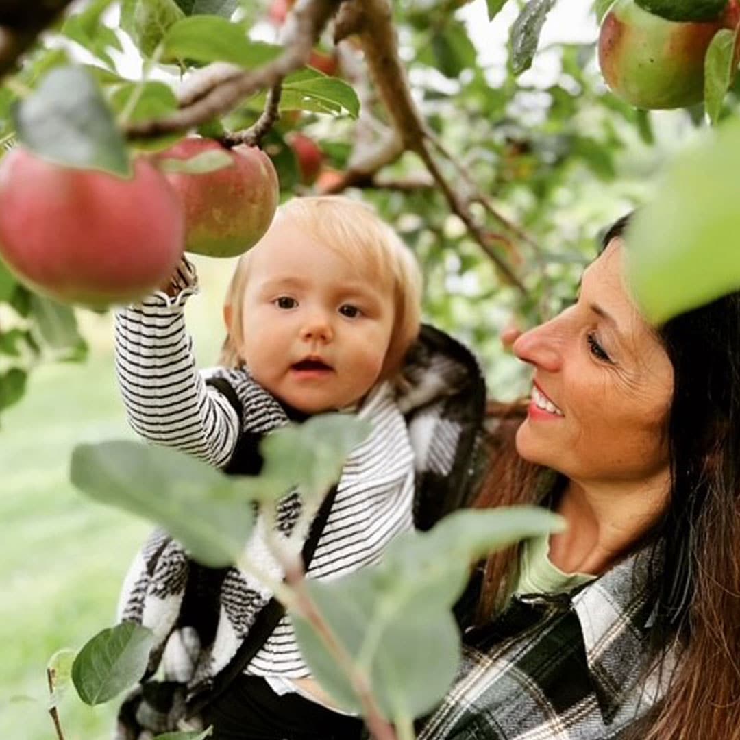 mom and child picking apples